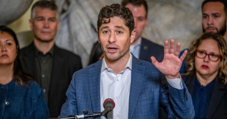 Minneapolis mayor says there is a ‘deep distrust’ of federal investigation of ICE taking pictures