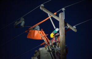 Iciness storm threatens hundreds and hundreds with energy outages and no heat Iciness storm threatens hundreds and hundreds with energy outages and no heat