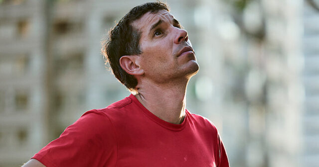 alex-honnolds-rope-free-climb-up-taipei-101-skyscraper-underway-after-climate-prolong.jpg Alex Honnold’s rope-free climb up Taipei 101 skyscraper underway after climate prolong