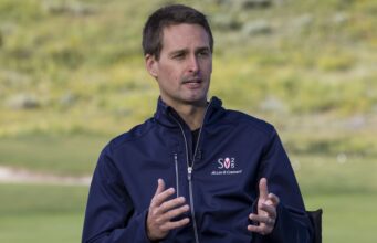 Snap shares upward thrust on fourth-quarter earnings that beat on gross sales Snap shares upward thrust on fourth-quarter earnings that beat on gross sales