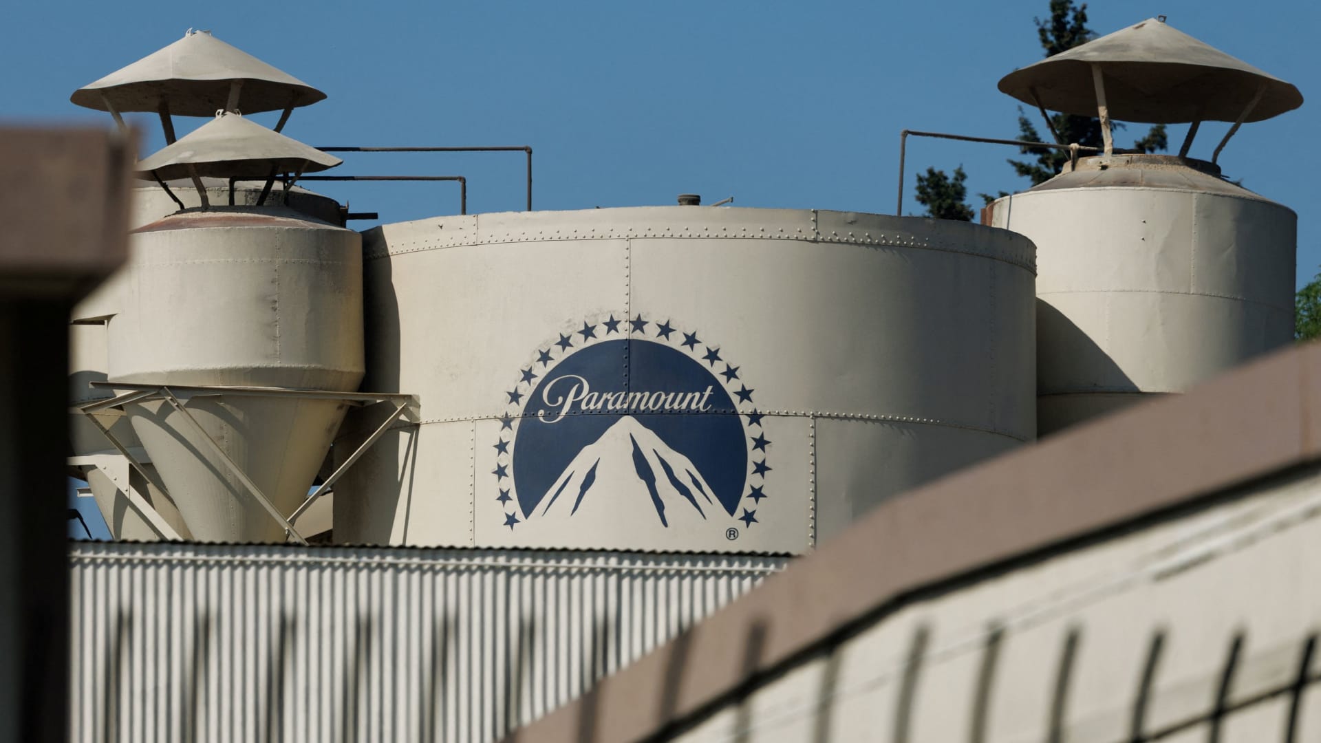 Warner Bros. Discovery deems Paramount Skydance provide superior to Netflix, beginning 4-day matching clock Warner Bros. Discovery deems Paramount Skydance provide superior to Netflix, beginning 4-day matching clock