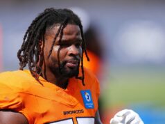 LB Greenlaw returns to 49ers as DE Huff retires LB Greenlaw returns to 49ers as DE Huff retires