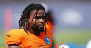 LB Greenlaw returns to 49ers as DE Huff retires LB Greenlaw returns to 49ers as DE Huff retires