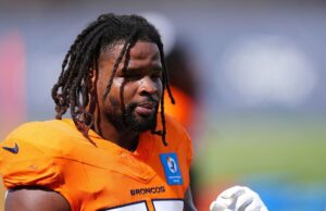 LB Greenlaw returns to 49ers as DE Huff retires LB Greenlaw returns to 49ers as DE Huff retires