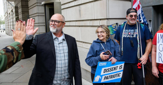 doj-drops-case-in-opposition-to-damaged-down-arrested-after-burning-american-flag-adv69b68b0f776ec.jpg DOJ drops case in opposition to damaged-down arrested after burning American flag advance White Residence