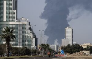 Trump reportedly wishes to ‘rob the oil in Iran’ as Tehran targets water, energy amenities in Kuwait Trump reportedly wishes to ‘rob the oil in Iran’ as Tehran targets water, energy amenities in Kuwait