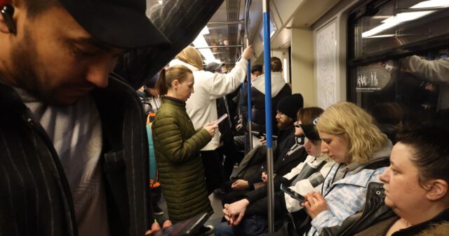 As Putin takes Russia off the grid, there are rising indicators of discontent