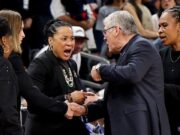 Geno Auriemma, Dawn Staley accumulate heated substitute after Gamecocks upset Huskies Geno Auriemma, Dawn Staley accumulate heated substitute after Gamecocks upset Huskies