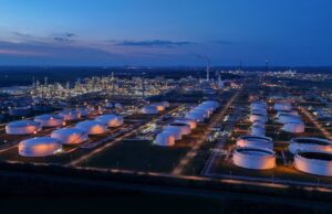 Oil costs extend gains as Trump reaffirms Tuesday closing date for bombarding Iran’s vitality vegetation, bridges Oil costs extend gains as Trump reaffirms Tuesday closing date for bombarding Iran’s vitality vegetation, bridges