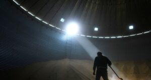 Midwest soybean farmers are squeezed extra by tariffs and Iran battle Midwest soybean farmers are squeezed extra by tariffs and Iran battle