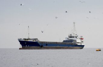 Oil costs plunge 10% after Iran says Strait of Hormuz is open for industrial vessels Oil costs plunge 10% after Iran says Strait of Hormuz is open for industrial vessels