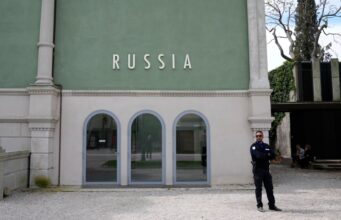 The Entire Venice Biennale Jury Has Resigned The Entire Venice Biennale Jury Has Resigned