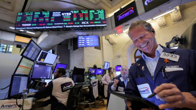 The S&P 500 and Nasdaq saved their document rallies going. Right here are 3 key takeaways