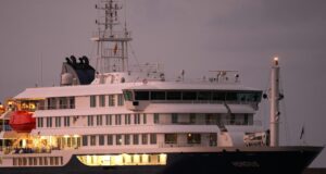 Cruise ship at heart of hantavirus outbreak arrives at Spain’s Tenerife Cruise ship at heart of hantavirus outbreak arrives at Spain’s Tenerife