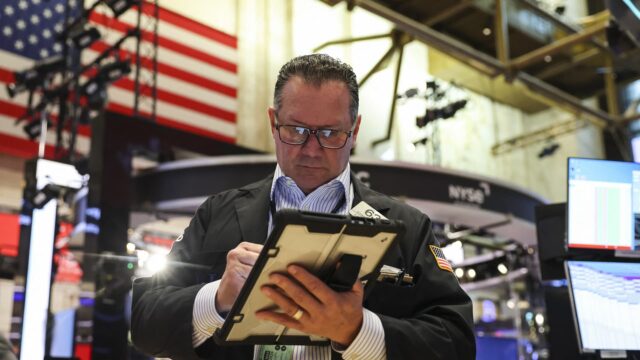 Stocks below stress as correction fears develop and memoir rally defies geopolitical turmoil
