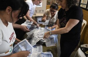 Colombia’s Petro sows doubt on election exhibiting his liked successor heading to runoff in opposition to expert-Trump rival Colombia’s Petro sows doubt on election exhibiting his liked successor heading to runoff in opposition to expert-Trump rival