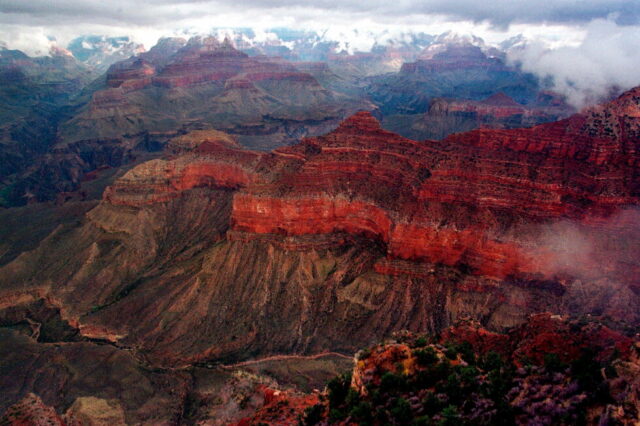 3-hikers-die-of-apparent-heat-sickness-in-the-huge-canyon.jpg 3 hikers die of apparent heat sickness in the Huge Canyon