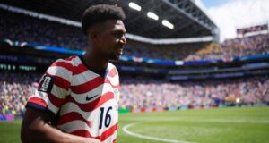 Football vs. fútbol: Who’s the absolute top Freeman? Dad Antonio salutes son Alex Football vs. fútbol: Who’s the absolute top Freeman? Dad Antonio salutes son Alex