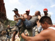 Venezuela digs by quake rubble… Venezuela digs by quake rubble…