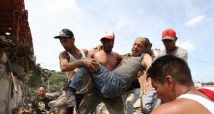 Venezuela digs by quake rubble… Venezuela digs by quake rubble…