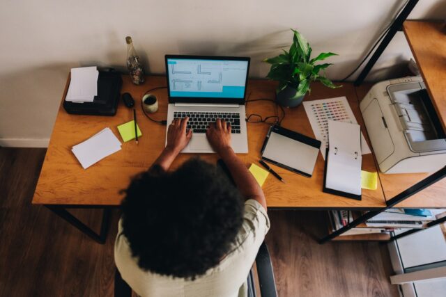 5 desk items that could maybe maybe fabricate your workday better