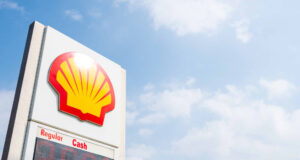 Shell posts supreme quarterly profit in four years as Iran battle boosts oil and gasoline prices Shell posts supreme quarterly profit in four years as Iran battle boosts oil and gasoline prices