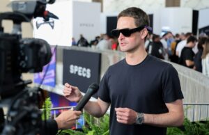 Snap CEO sidesteps Specs preorder questions about Q2 earnings call Snap CEO sidesteps Specs preorder questions about Q2 earnings call